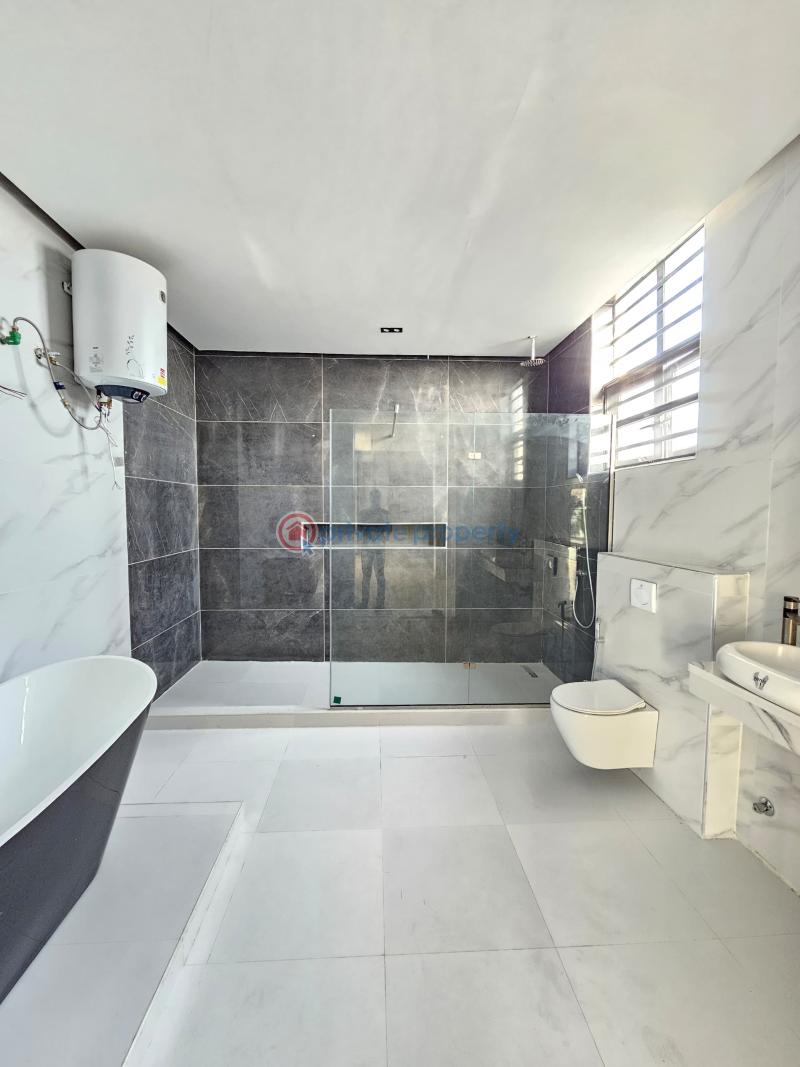 5 bedroom House For Sale Chevron Lekki Lagos - 4