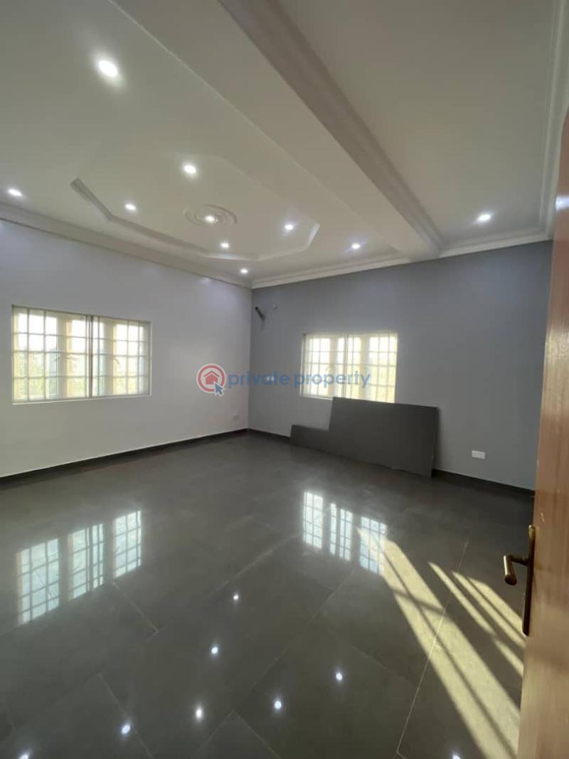 House For Sale At Oluyole Estate, Ibadan Ibadan Oyo - 0