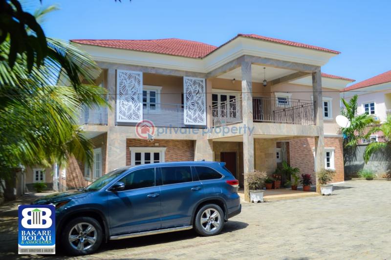 5 bedroom Detached Duplex For Sale Guzape Abuja Phase 2  - 4