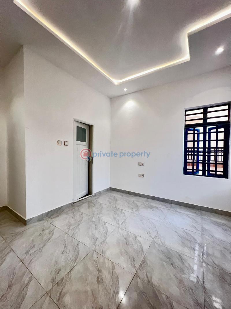 5 bedroom Detached Duplex For Sale Heritage Estate, Off Akala Express Ibadan Oyo - 1
