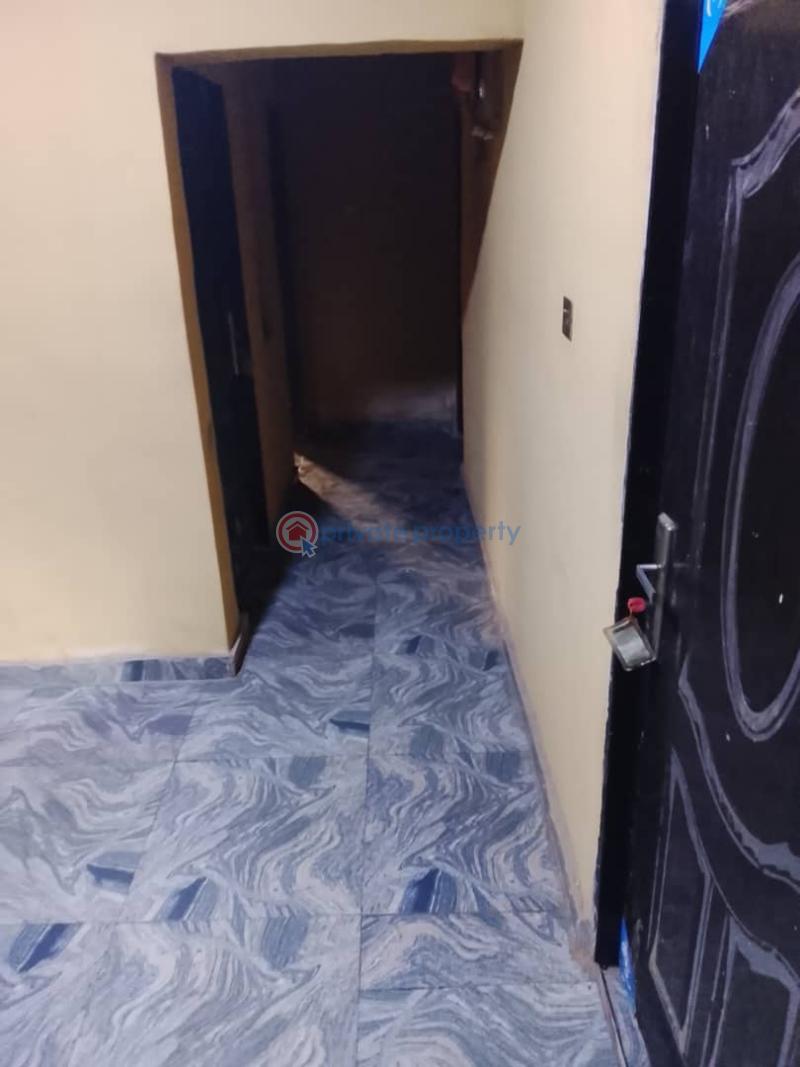 5 bedroom Flat & Apartment For Rent Along Old Ife Road, Airport Road Alakia Ibadanq Ibadan Oyo - 3