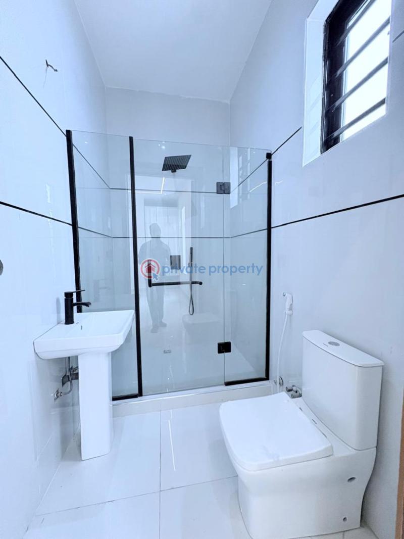 5 bedroom Detached Duplex For Sale Chevron Drive Lekki Lagos - 3