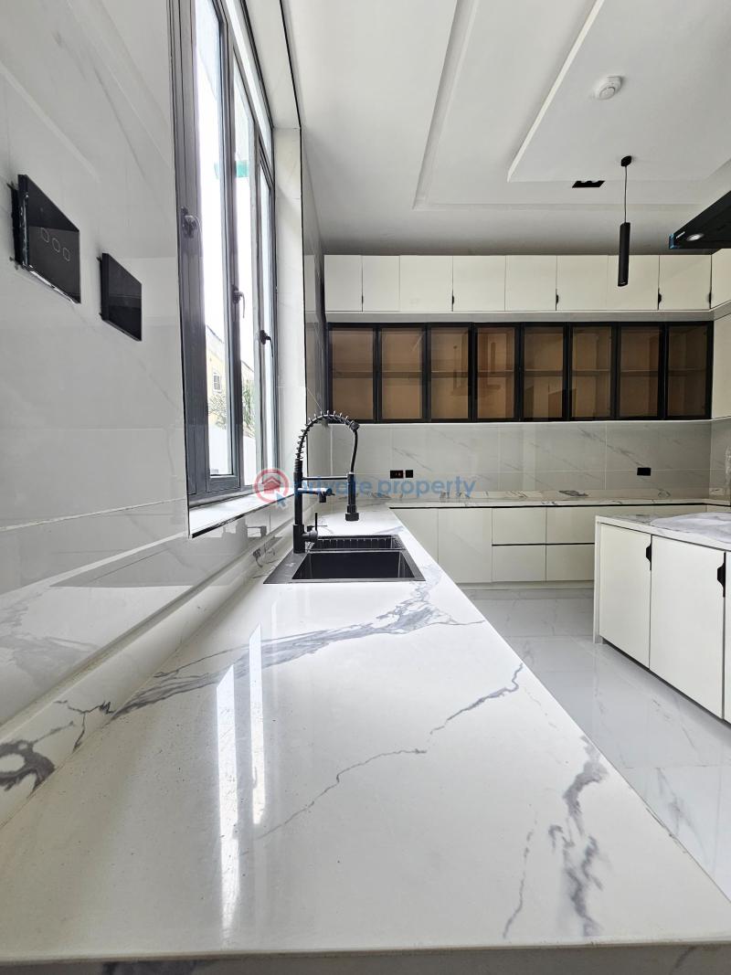 5 bedroom Detached Duplex For Sale Chevron Lekki, Lagos. Lekki Lagos - 4