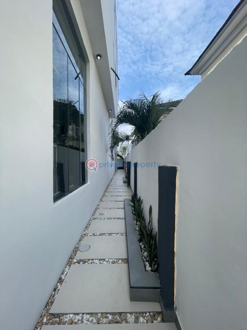 5 bedroom Detached Duplex For Sale Chevron Lekki Lagos - 9