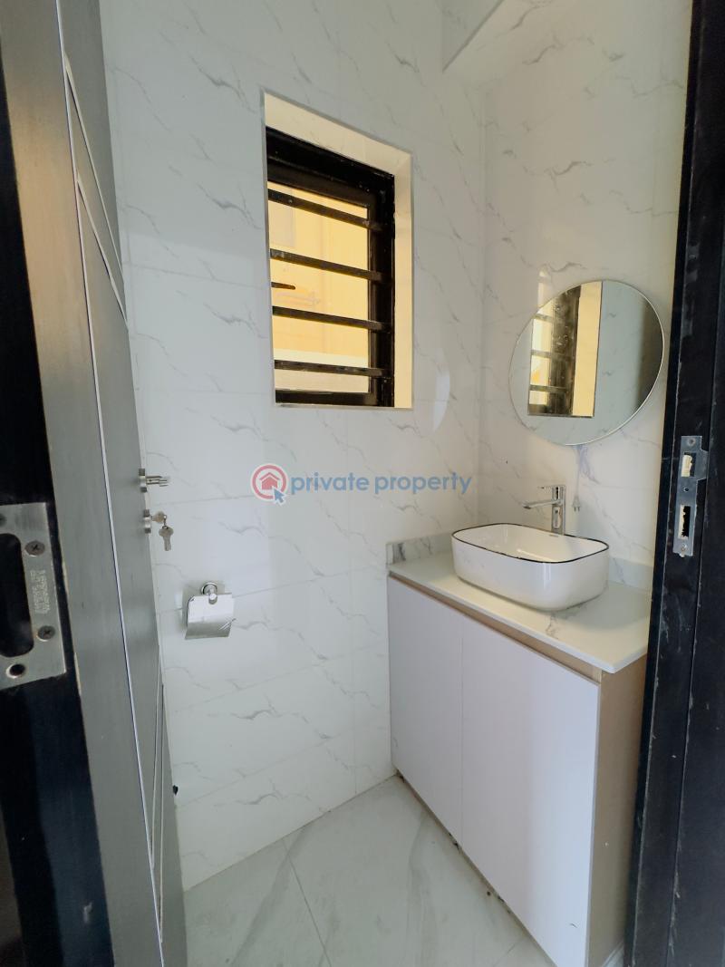 5 bedroom Detached Duplex For Sale 5 Bedroom Fully Detached Duplex With Bq, Magodo Gra Phase 1 Magodo Kosofe/Ikosi Lagos - 59