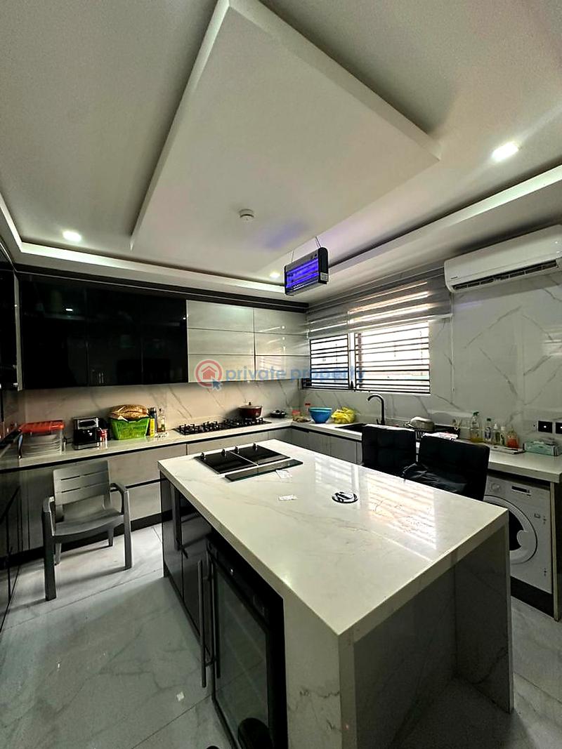 5 bedroom House For Sale Lagos - 13
