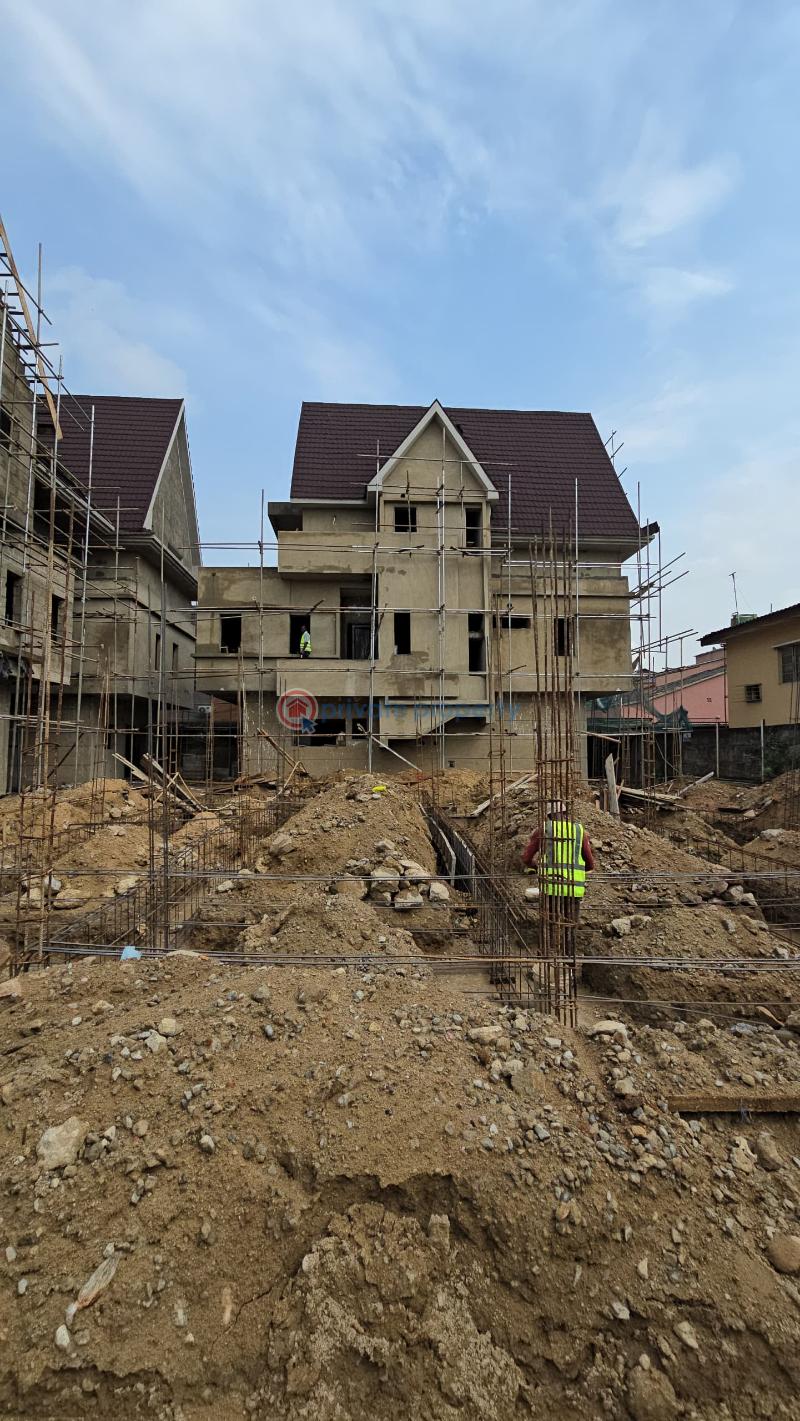 5 bedroom Detached Duplex For Sale Gbagada Estate Gbagada Phase 2 Lagos - 11