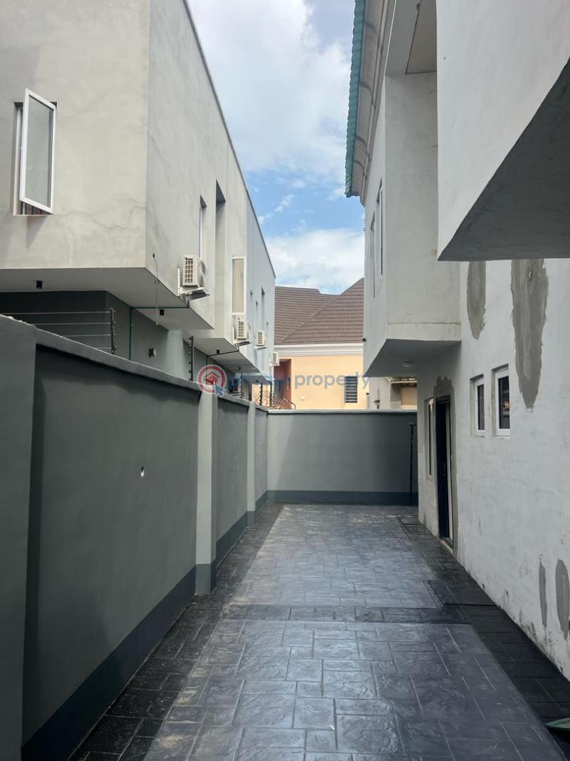 5 bedroom semi detached duplex + bq & courtyard 🏡 - 37 5 bedroom Detached Duplex For Sale Magodo Phase 1 Lekki Phase 1 Lagos - 37