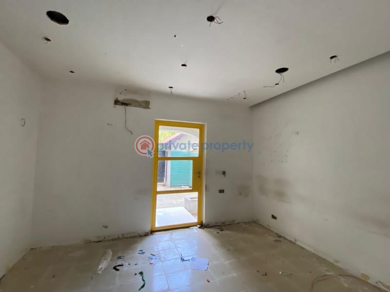 5-bedroom semi-detached house - 5 5 bedroom Office For Rent Lekki Phase 1 Lagos - 5