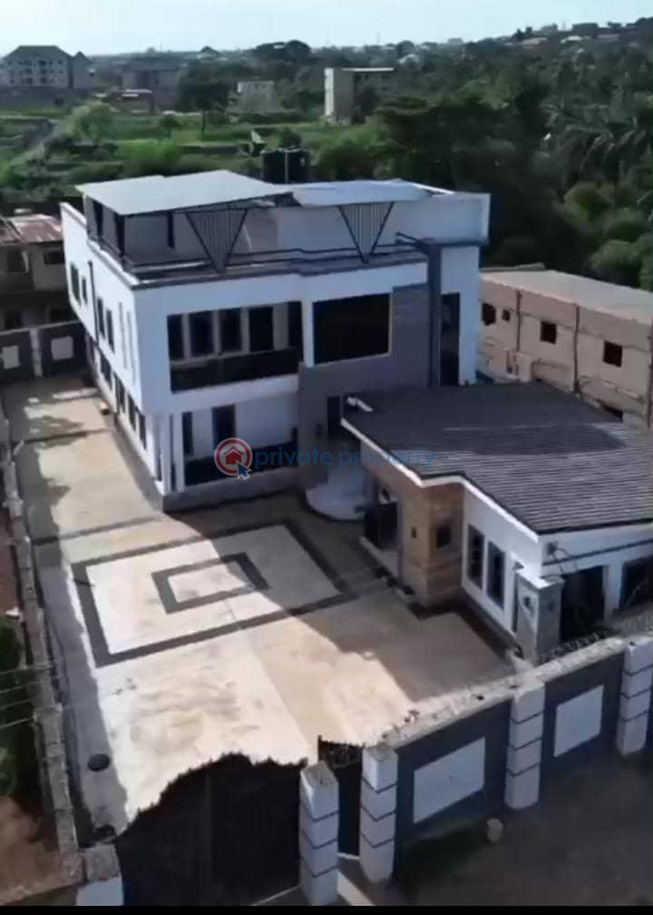 5 bedroom Detached Duplex For Sale Amaechi By Centenary Enugu Area  - 3