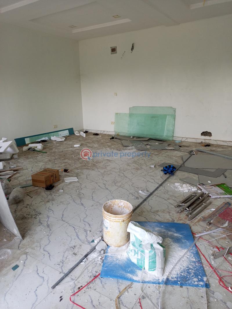 Mall/Complex/Plaza For Rent Facing Lekki Epe Expressway Ologolo Lekki Lagos - 1