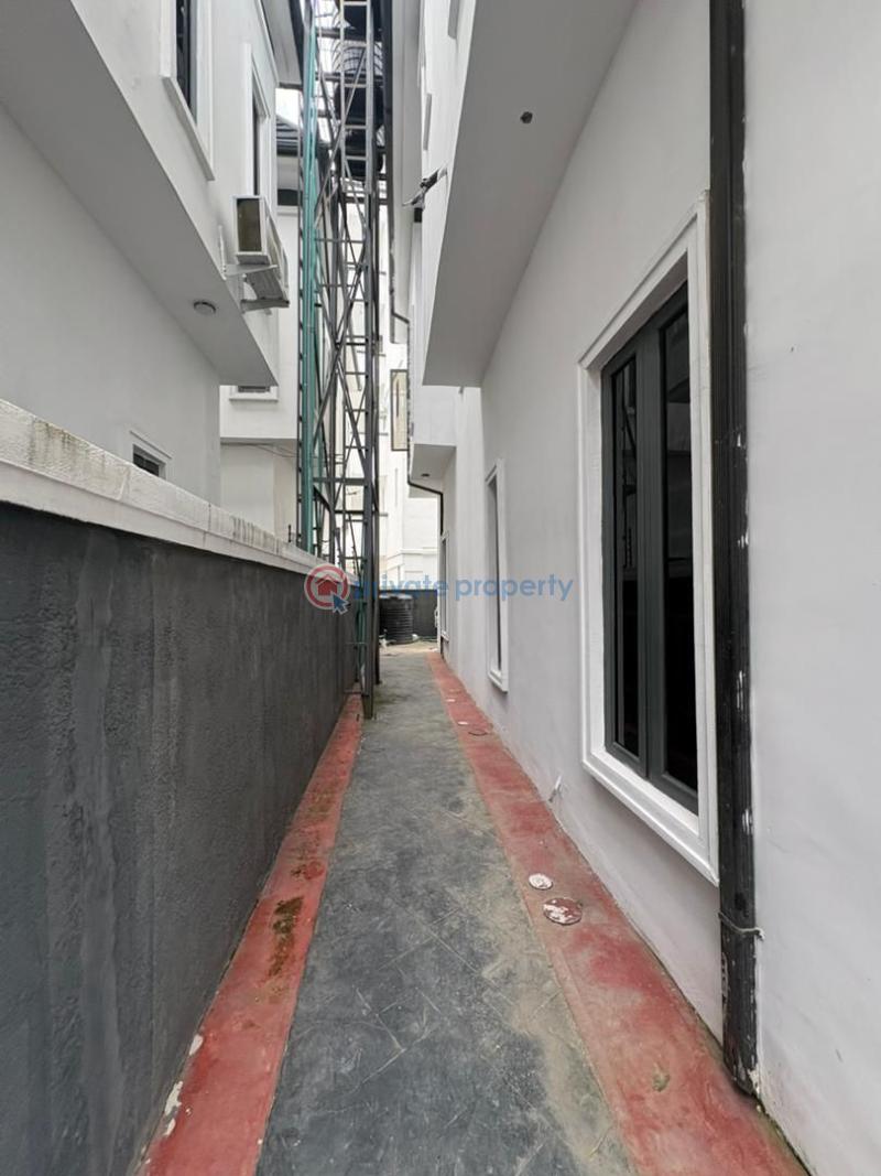 5 bedroom Detached Duplex For Sale Chevron Drive Lekki Lagos - 2