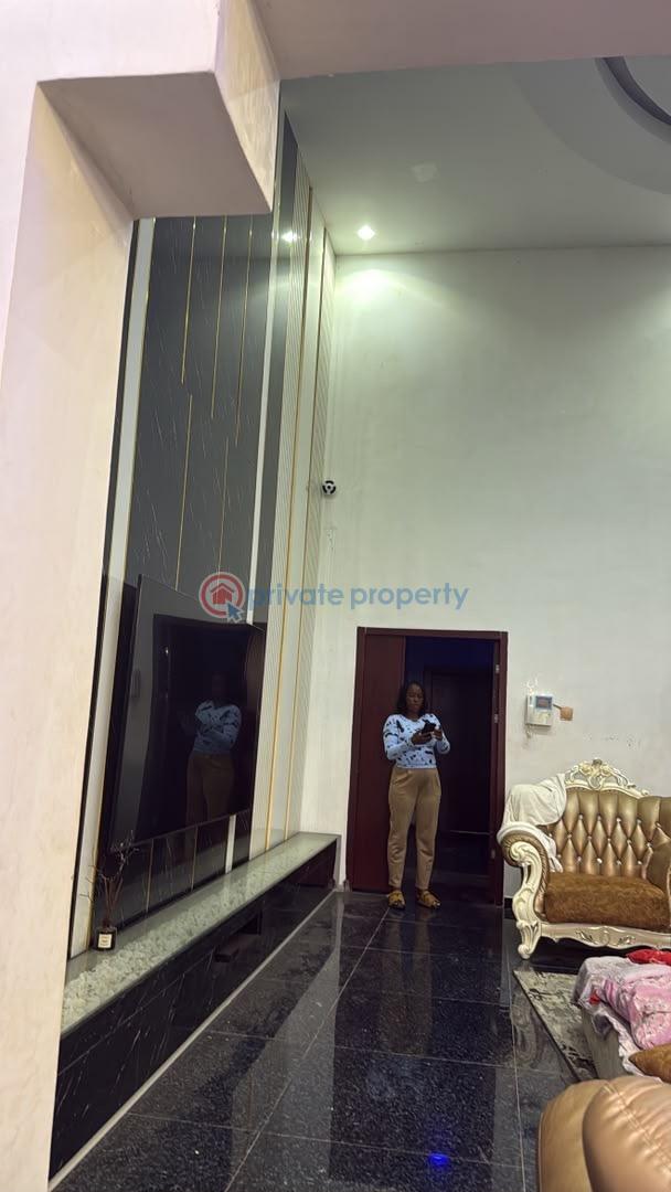 5 bedroom Detached Bungalow For Sale Bucknor Estate Isolo Lagos - 3