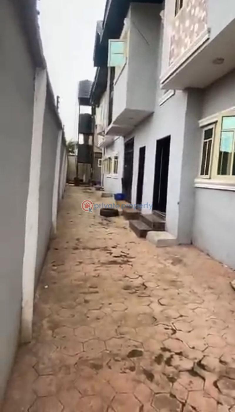 Block Of Flats For Sale Osasogie, Off Federal Road, Beside Ubth, Ugbowo, Benin City, Edo State. Benin Edo - 4