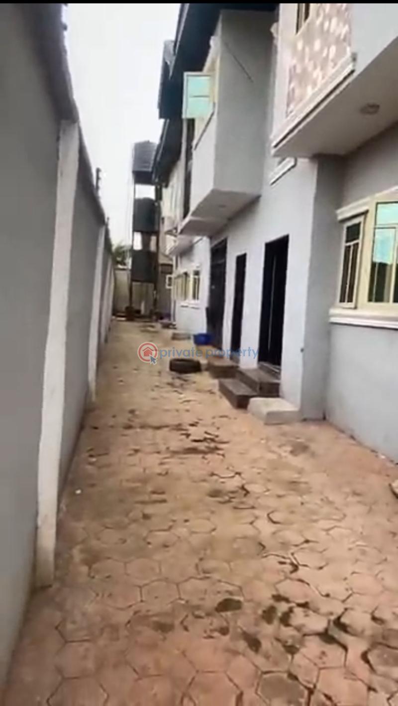 Block Of Flats For Sale Osasogie, Off Federal Road, Beside Ubth, Ugbowo, Benin City, Edo State. Benin Edo - 3
