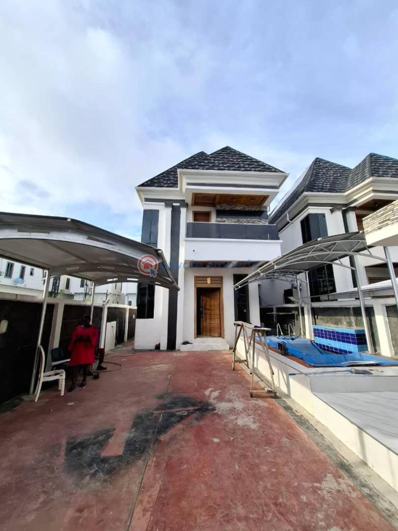 5 bedroom Detached Duplex For Sale Along Lekki Expressway Lagos