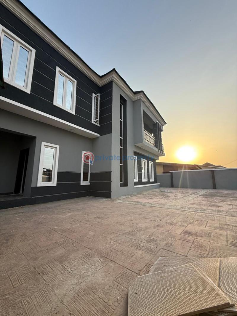 5 bedroom Duplex For Sale Airforce Estate, Bashorun Housing Estate Akobo Ibadan Oyo - 26