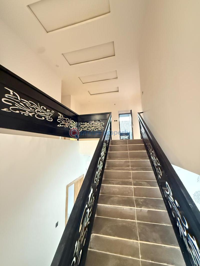 5 bedroom Duplex For Sale Airforce Estate, Bashorun Housing Estate Akobo Ibadan Oyo - 4