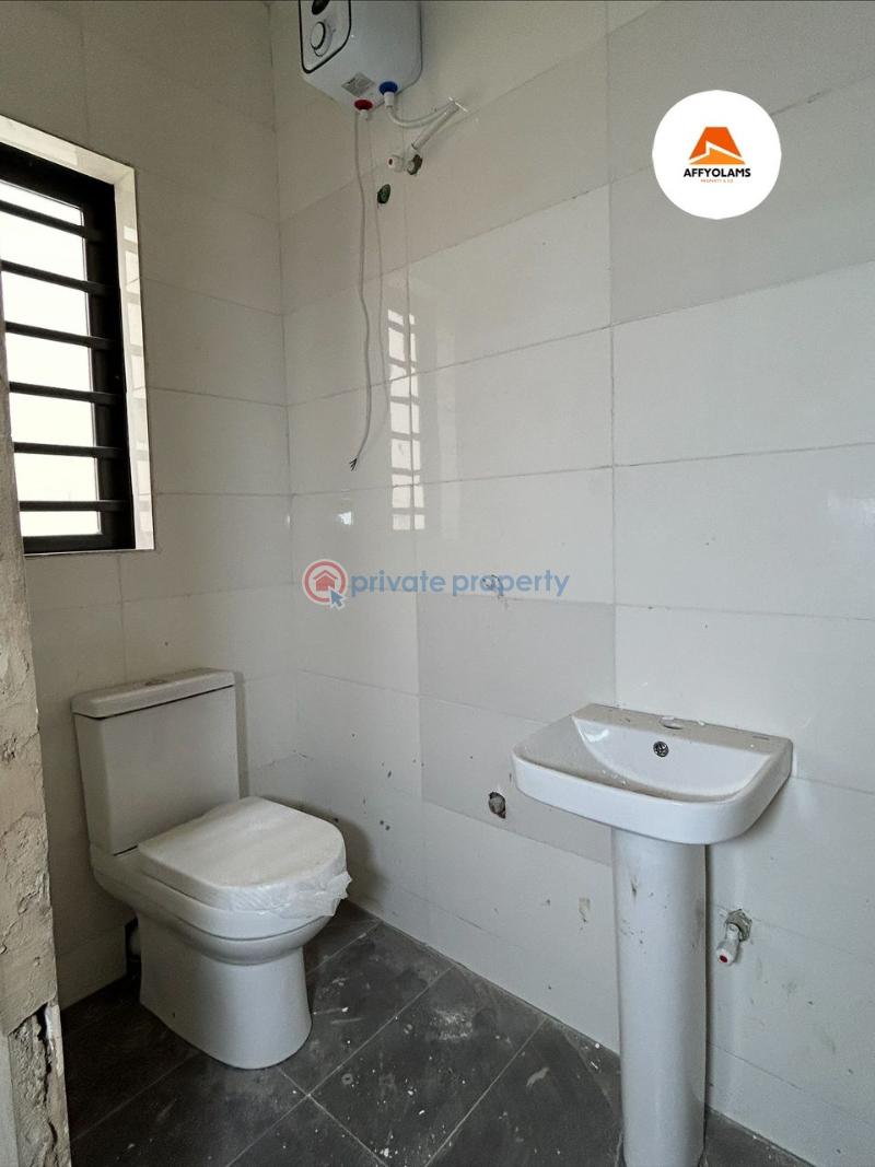 5 bedroom Detached Duplex For Sale Ogudu GRA Lagos - 2