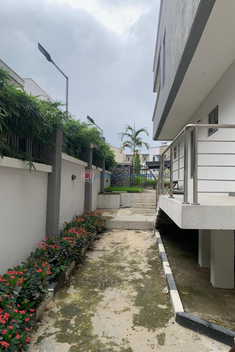 5 bedroom Detached Duplex For Sale Wuye Abuja Phase 2  - 2