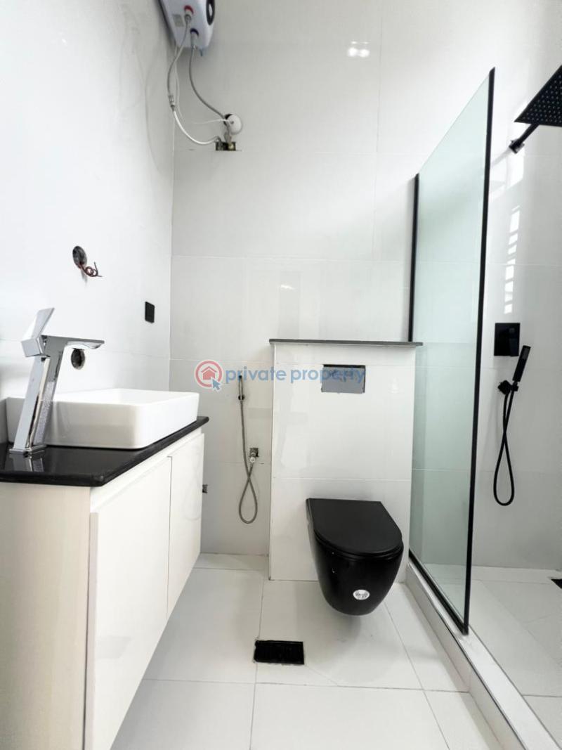 5 bedroom Detached Duplex For Sale Chevron Drive Lekki Lagos - 3