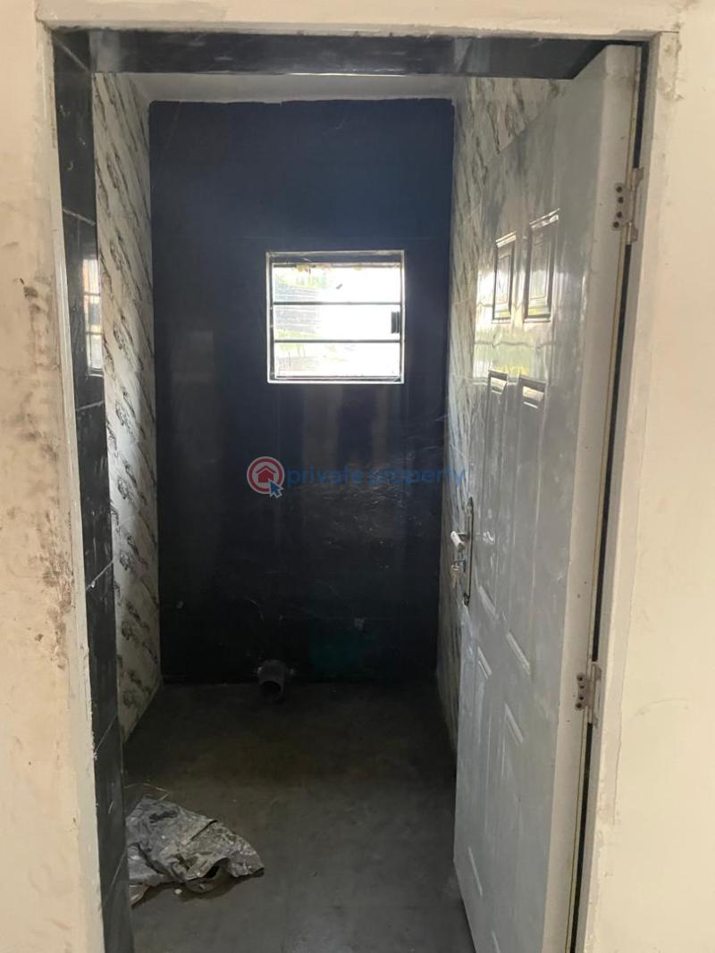 6 bedroom Detached Bungalow For Sale Close To Makoni Hotel, Ologuneru, Eleyele Area Eleyele Ibadan Oyo - 10