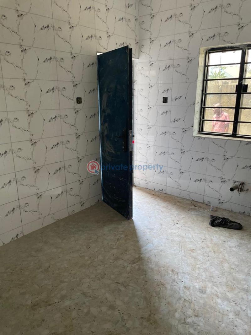 6 bedroom Detached Bungalow For Sale Close To Makoni Hotel, Ologuneru, Eleyele Area Eleyele Ibadan Oyo - 8
