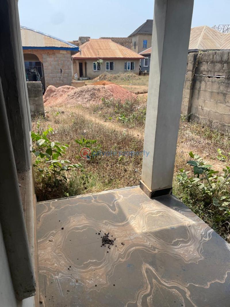 6 bedroom Detached Bungalow For Sale Close To Makoni Hotel, Ologuneru, Eleyele Area Eleyele Ibadan Oyo - 6