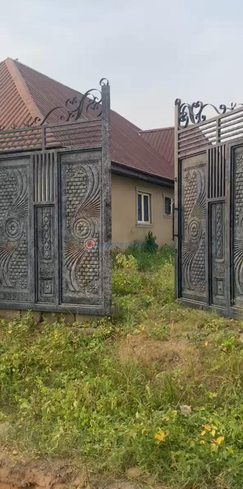 6 bedroom Detached Bungalow For Sale Mowe, Ogun State Obafemi Owode Ogun - 1
