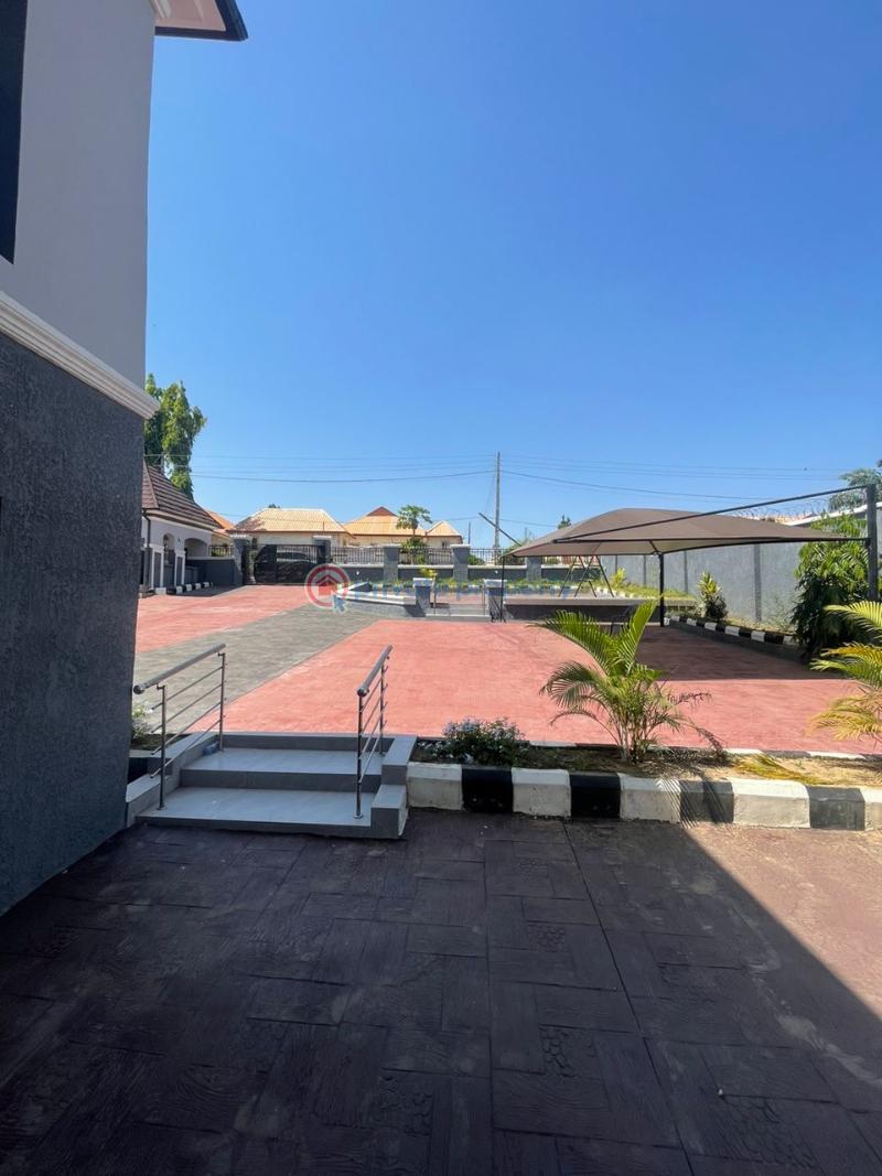 6 bedroom Detached Duplex For Sale Prince And Prince Estate Kaura Abuja Phase 2  - 10