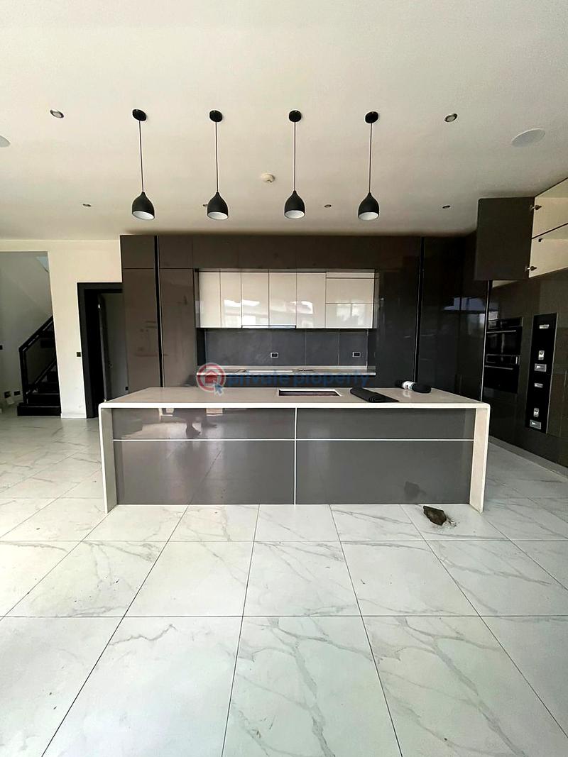 6 bedroom House For Rent Lekki Lagos - 3