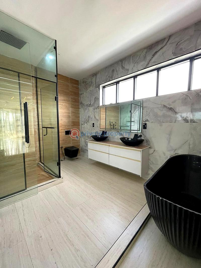 6 bedroom House For Sale Lekki Lagos - 1