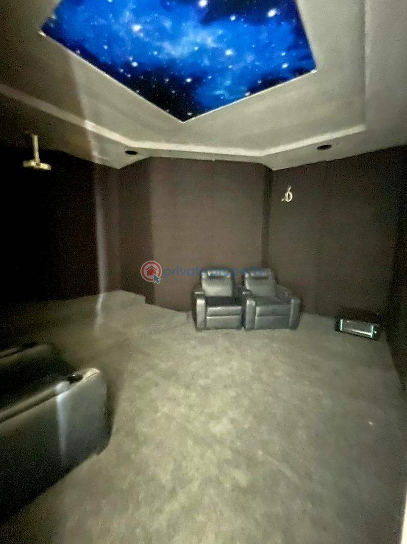6 bedroom House For Sale Lekki Lagos - 3