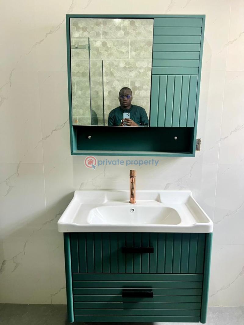 6 bedroom detached home with all en-suite bedrooms, cinema, roof terrace & bq - 7 6 bedroom Detached Duplex For Sale Magodo Phase 2 Magodo GRA Phase 1 Ojodu Lagos - 7