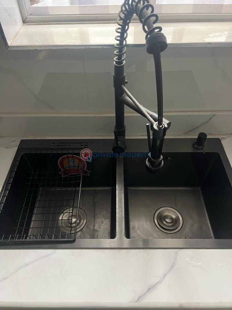 6 bedroom detached home with all en-suite bedrooms, cinema, roof terrace & bq - 19 6 bedroom Detached Duplex For Sale Magodo Phase 2 Magodo GRA Phase 1 Ojodu Lagos - 19