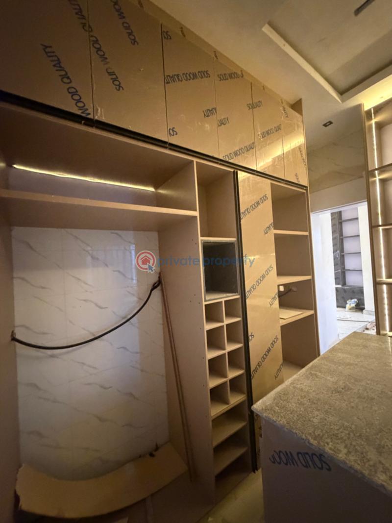 6 bedroom Semi detached Duplex For Sale Wtc Enugu Area  - 9