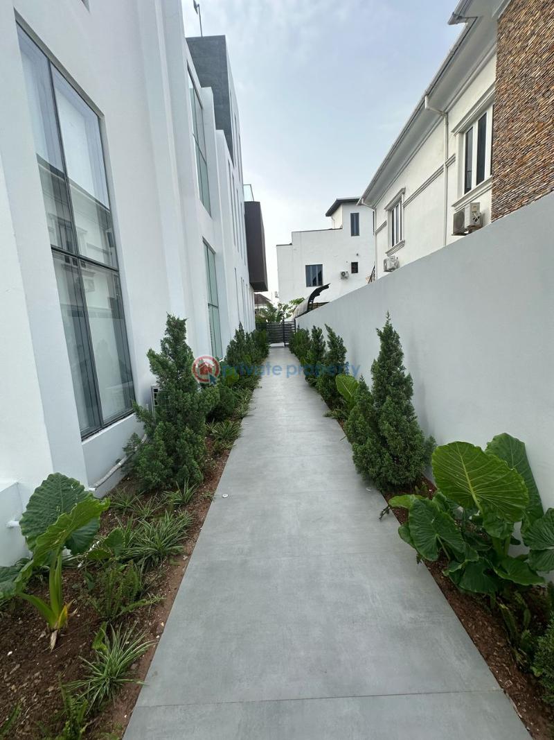6 bedroom fully detached duplex with 1 bq - 1 6 bedroom Detached Duplex For Sale Lekki Lagos - 1