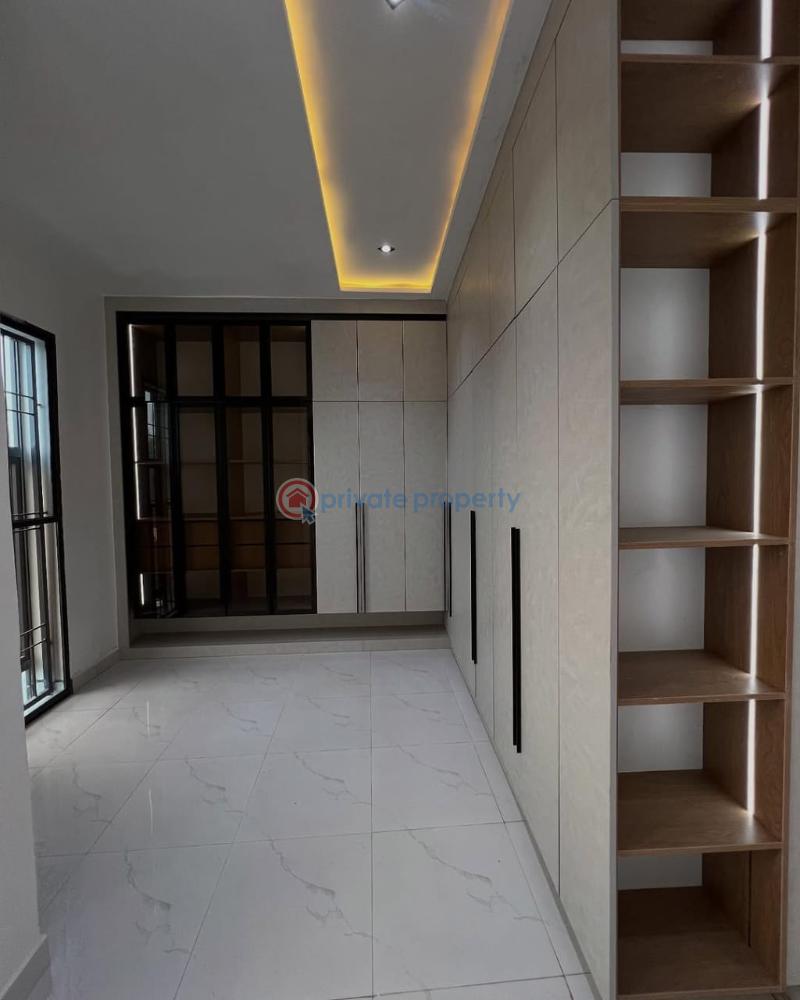6 bedroom Detached Duplex For Sale Guzape Main Guzape Abuja Phase 1  - 1