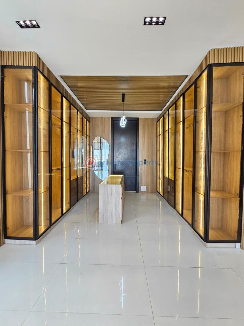 6 bedroom House For Sale Chevron Lekki Lagos - 1