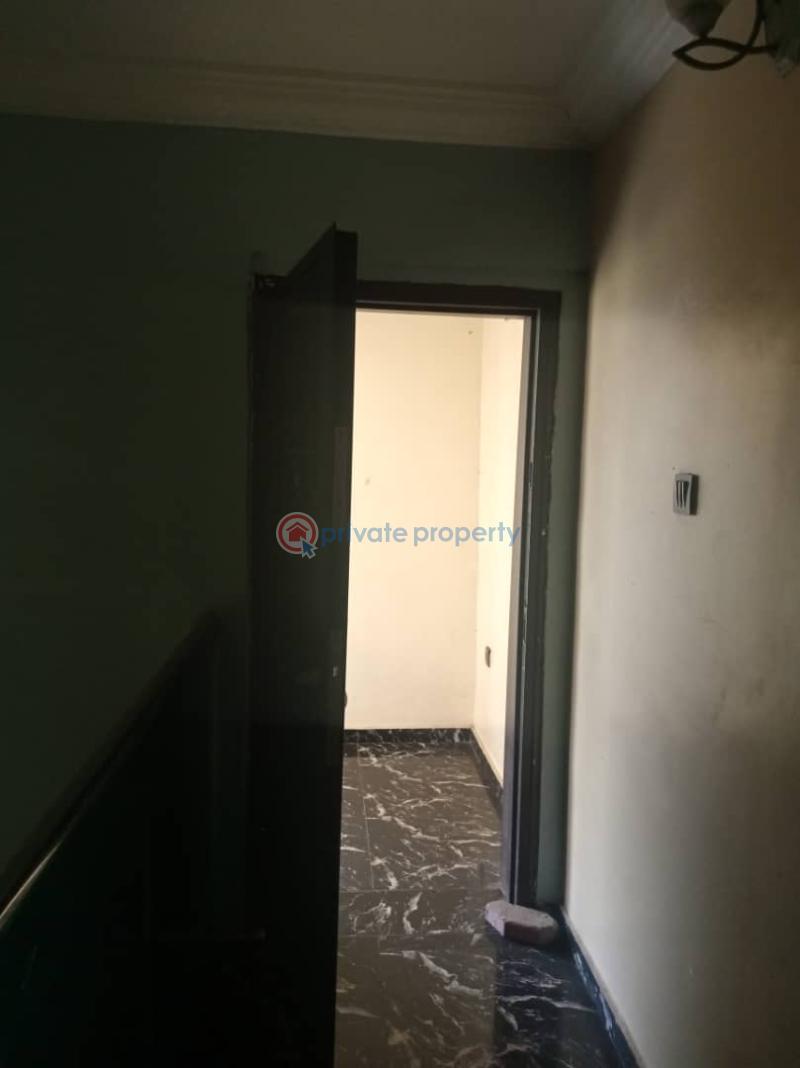6 bedroom Detached Duplex For Sale Opposite Mayfair Gardens,olaitan Abikoye Street. Awoyaya Ajah Lagos - 19
