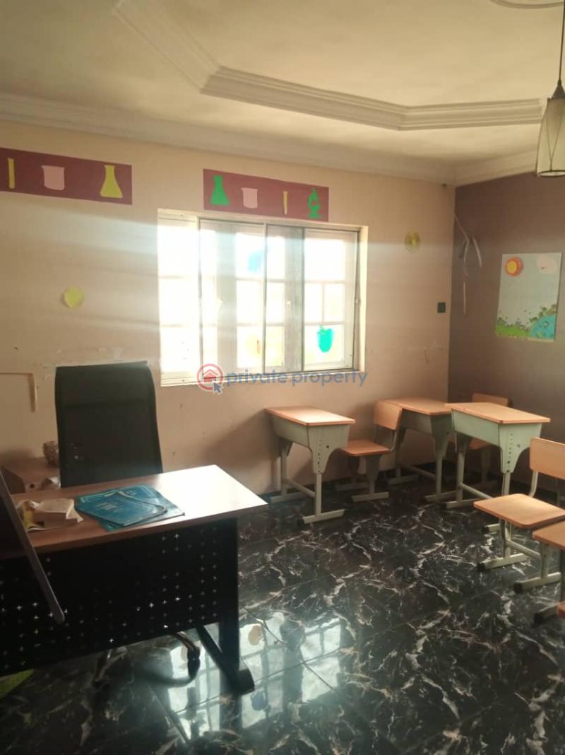6 bedroom Detached Duplex For Sale Opposite Mayfair Gardens,olaitan Abikoye Street. Awoyaya Ajah Lagos - 17