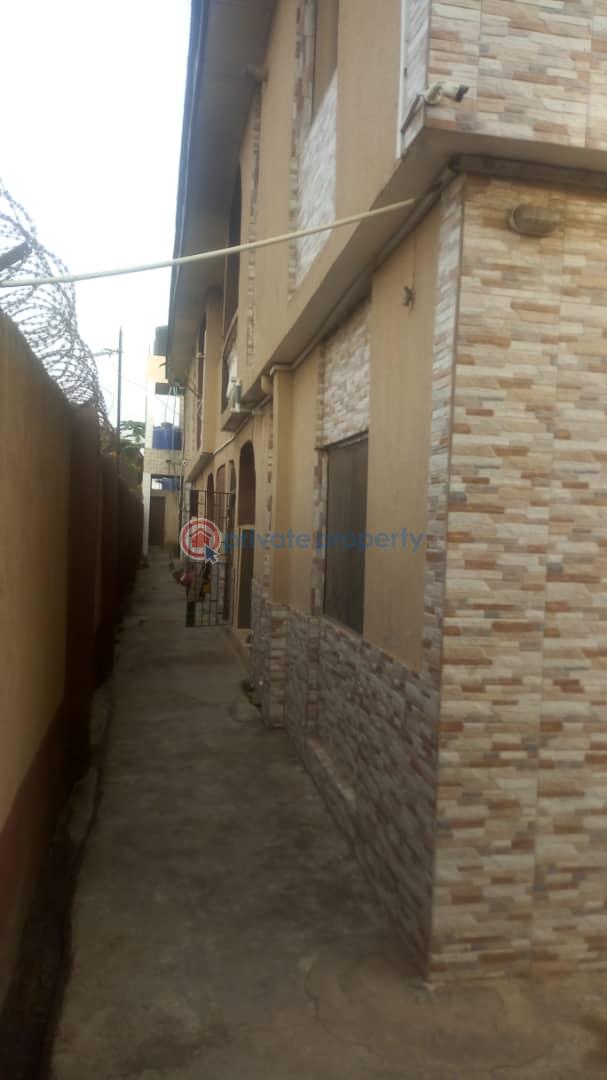 6 bedroom Townhouse For Sale Jakande Estate Ijegun Isolo Lagos - 6