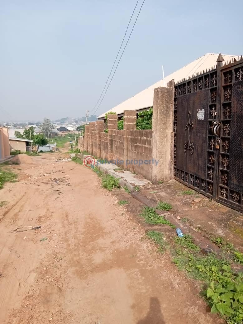 Mixed use Land For Sale 1 Acre Of Land In New Ife Road With C Of O Egbeda(ibadan) Oyo - 3