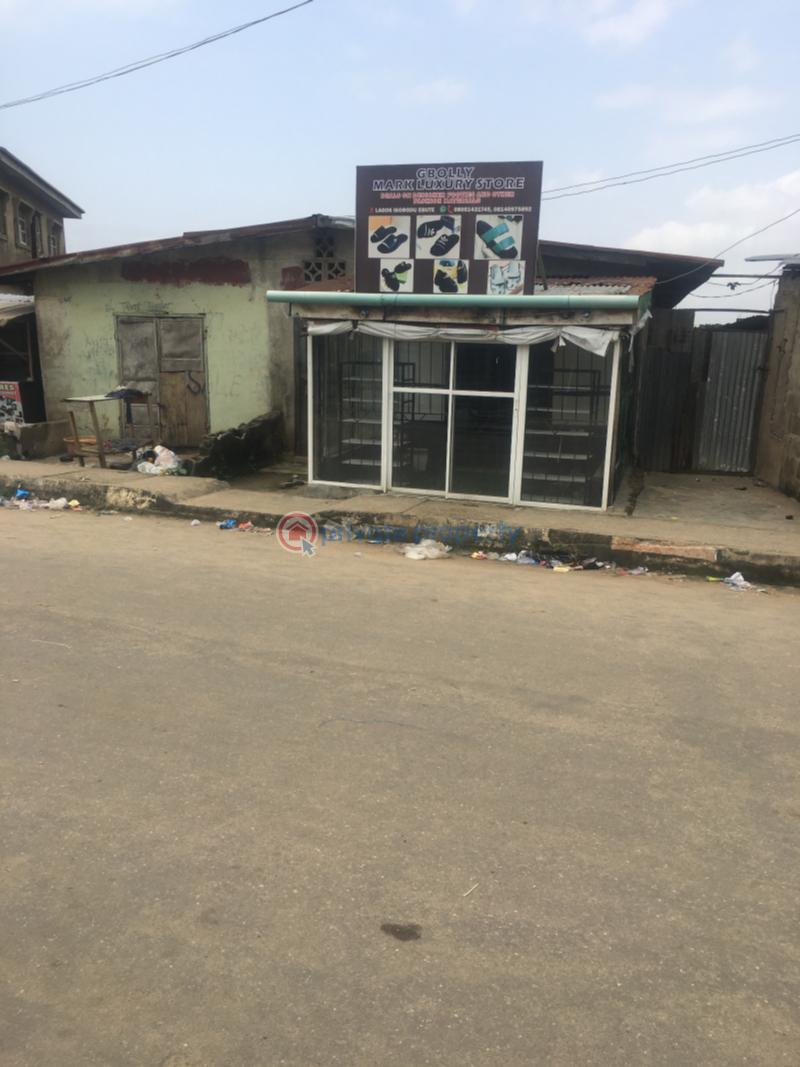 6 bedroom Detached Bungalow For Sale Off Olayinka Jumbo Ebute Ikorodu Lagos - 3