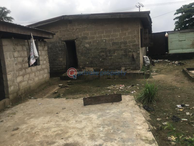 6 bedroom Detached Bungalow For Sale Off Olayinka Jumbo Ebute Ikorodu Lagos - 0