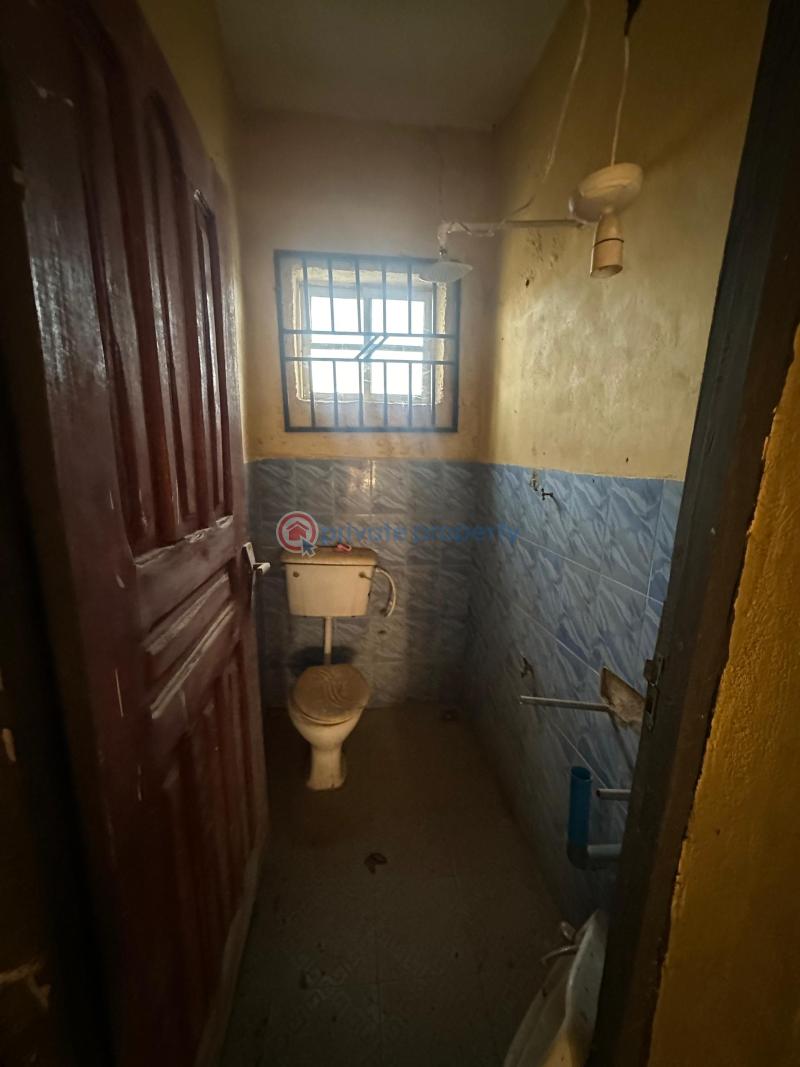 3 bedroom Block Of Flats For Sale Adaba Near Lifeforte School Apete Ibadan Oyo - 2