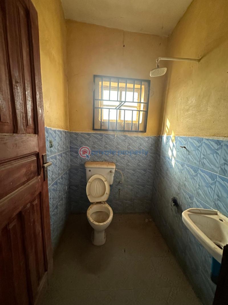 3 bedroom Block Of Flats For Sale Adaba Near Lifeforte School Apete Ibadan Oyo - 1