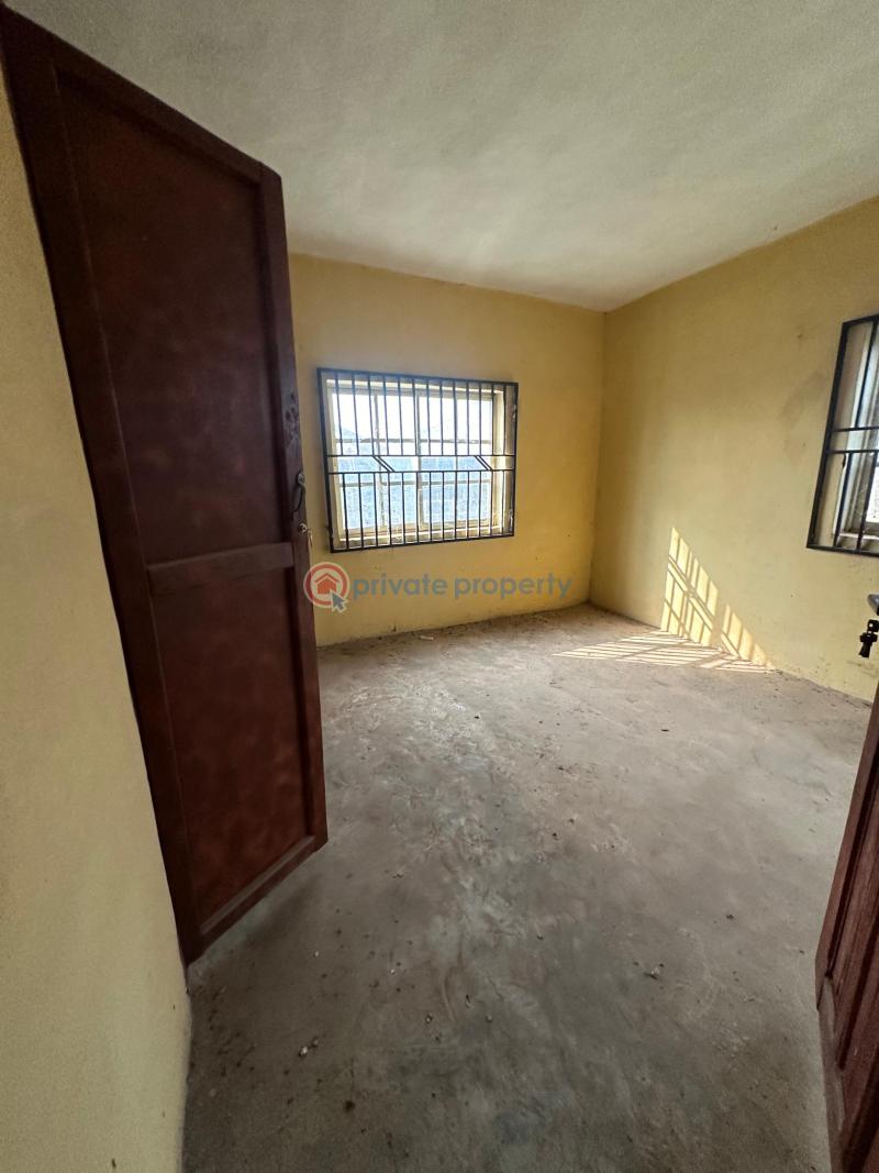 3 bedroom Block Of Flats For Sale Adaba Near Lifeforte School Apete Ibadan Oyo - 5