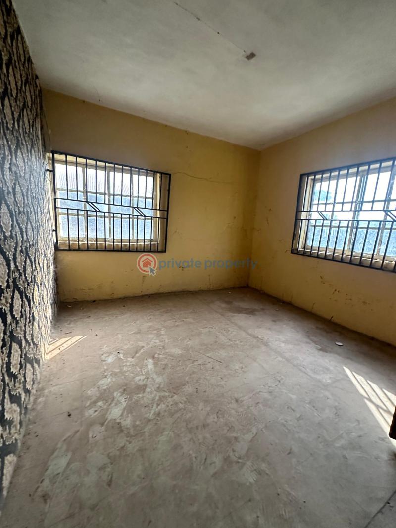 3 bedroom Block Of Flats For Sale Adaba Near Lifeforte School Apete Ibadan Oyo - 4