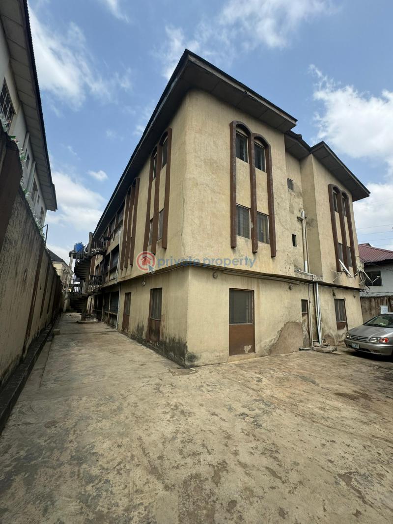 3 bedroom Block Of Flats For Sale Berger Ojodu Lagos - 6